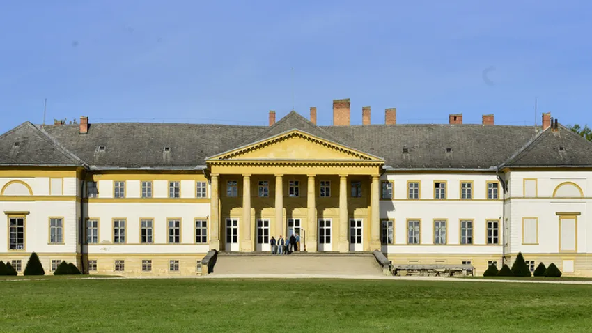 Megújult Festetics-kastély történelmi parkja