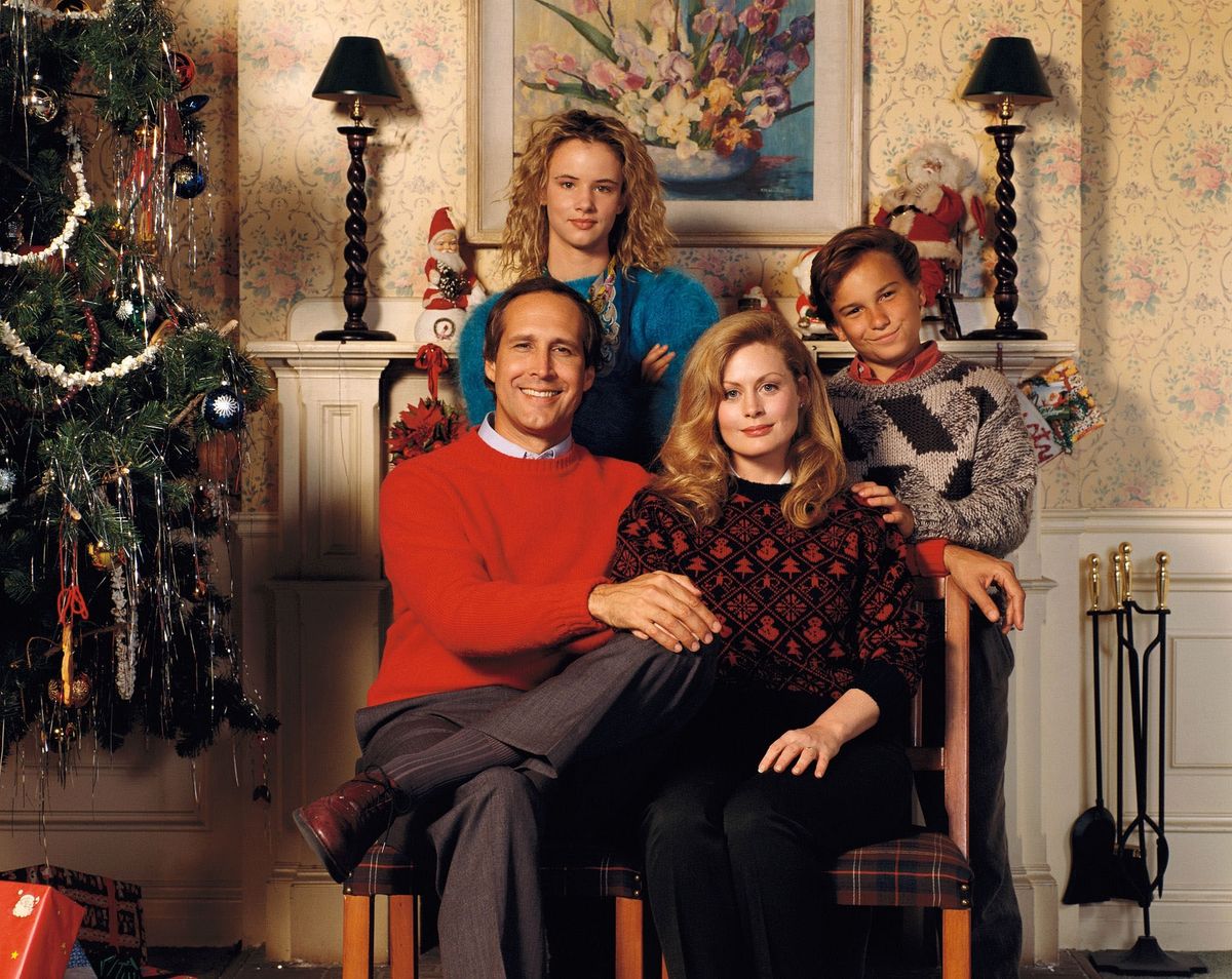 JULIETTE LEWIS, CHEVY CHASE, BEVERLY D'ANGELO and JOHNNY GALECKI in NATIONAL LAMPOON'S CHRISTMAS VACATION (1989), directed by JEREMIAH S. CHECHIK.