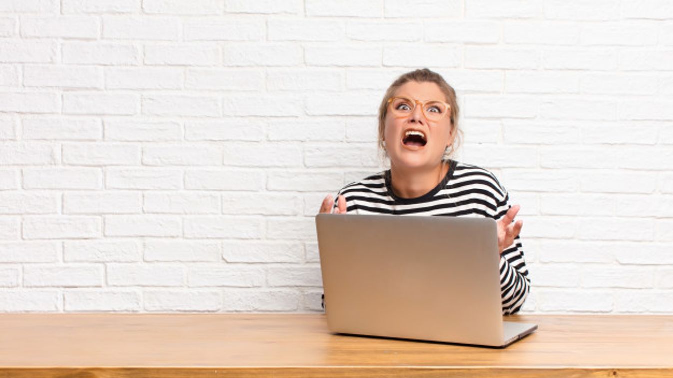 Leoltják és kiosztják egymást a szülők a Facebookon