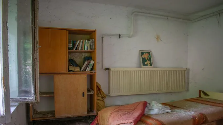 Urbex: befőttek a polcokon, pókháló mindenütt - less be az elhagyatott házba!
