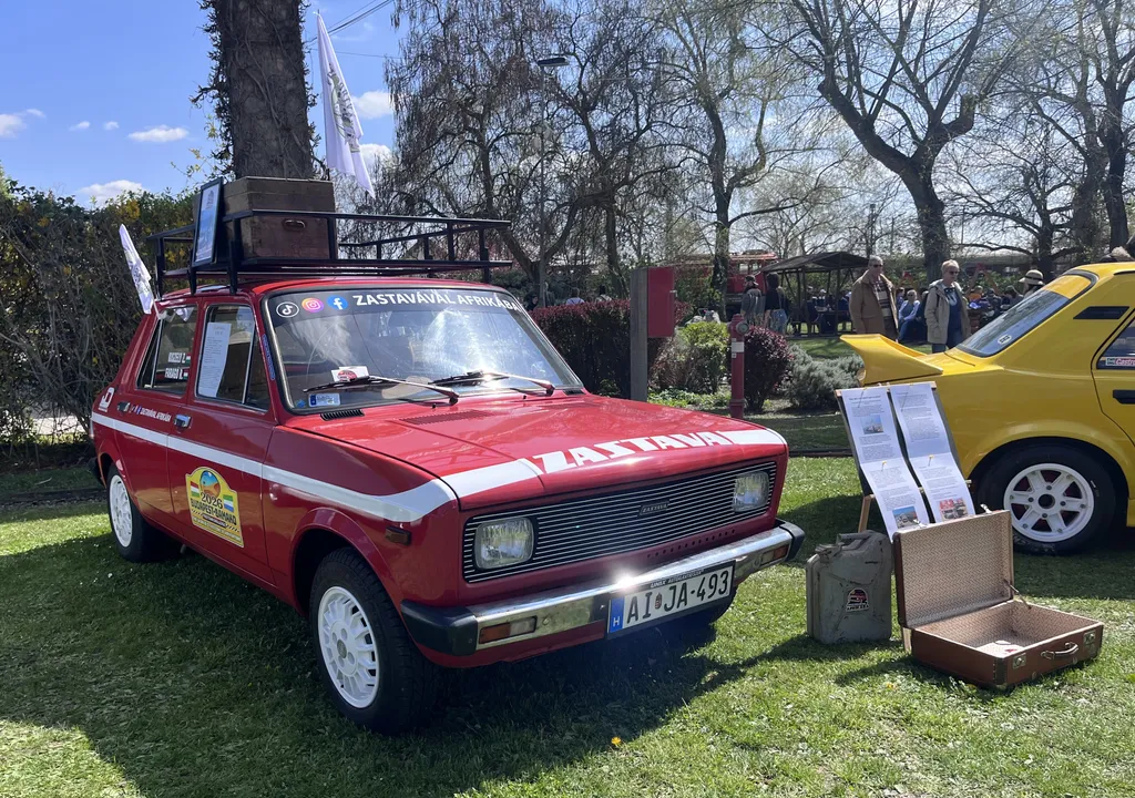 Zastava GTL 55, ami az egykori Jugoszláviában készült. 1987-ben. Különlegessége, hogy tulajdonosai a Bamako Rallynak is nekivágnak vele.