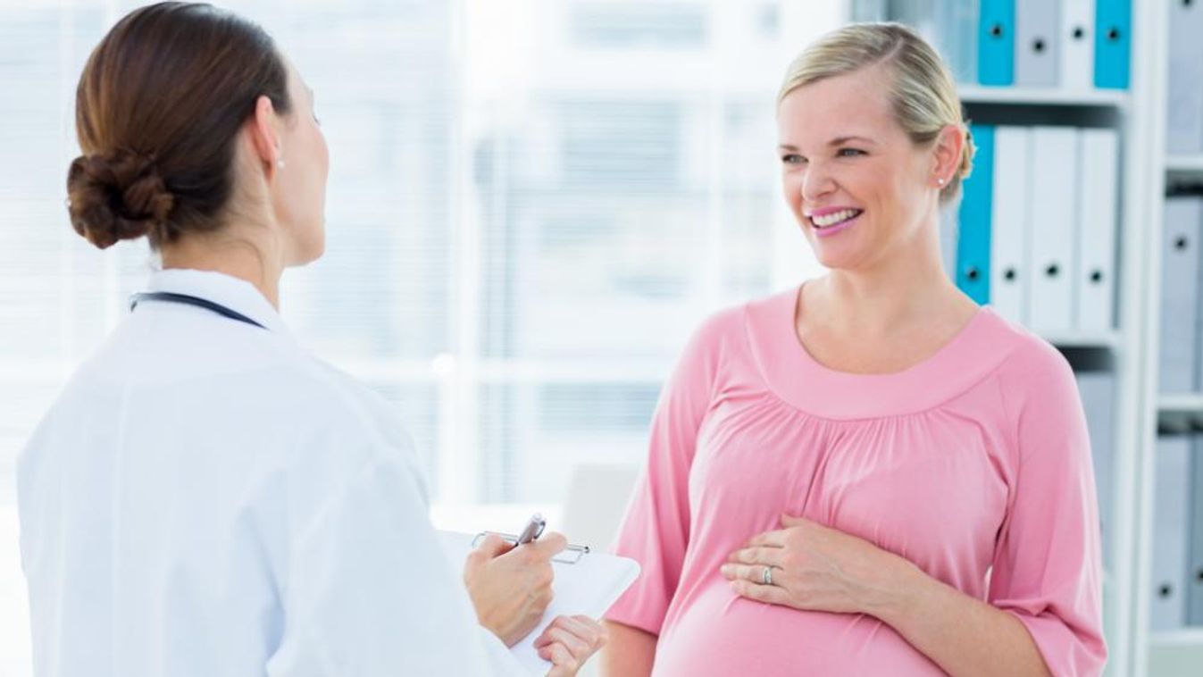 Órákat áll sorban a kismama a rendelőkben