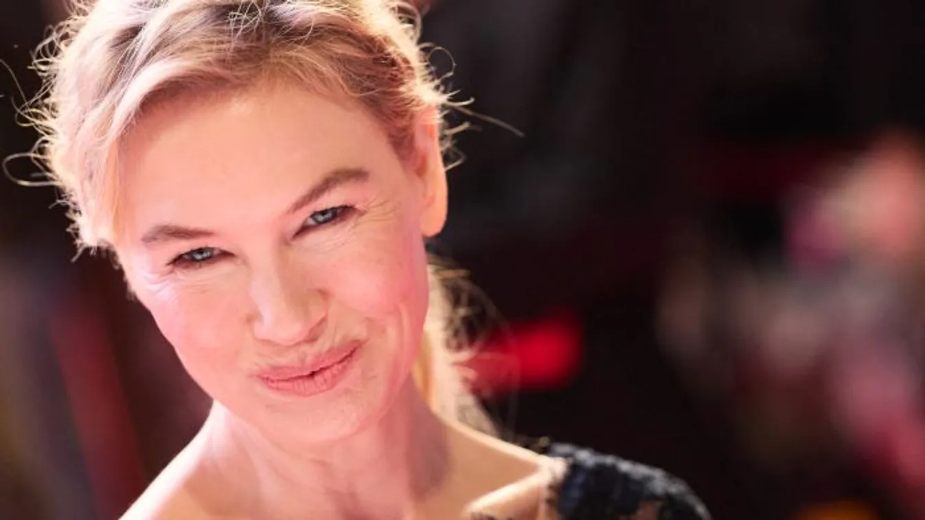 Selena Gomez buktatta le Renée Zellwegert: Harmincas pasival pózol a Bridget Jones 55 éves sztárja