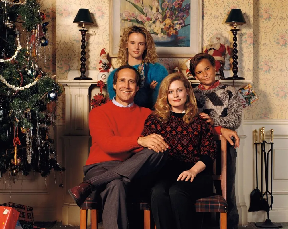 JULIETTE LEWIS, CHEVY CHASE, BEVERLY D'ANGELO and JOHNNY GALECKI in NATIONAL LAMPOON'S CHRISTMAS VACATION (1989), directed by JEREMIAH S. CHECHIK.