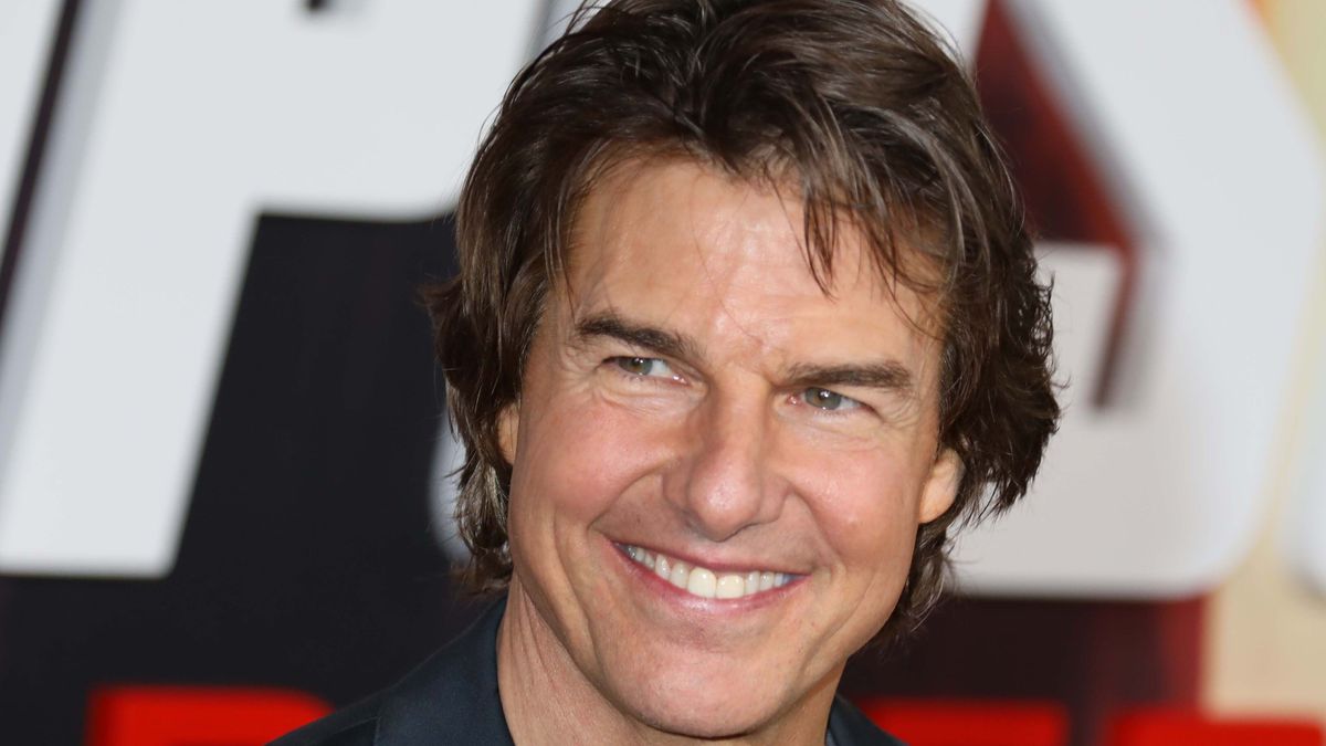 Tom Cruise a fellegekben tartja dögös, új barátnőjét