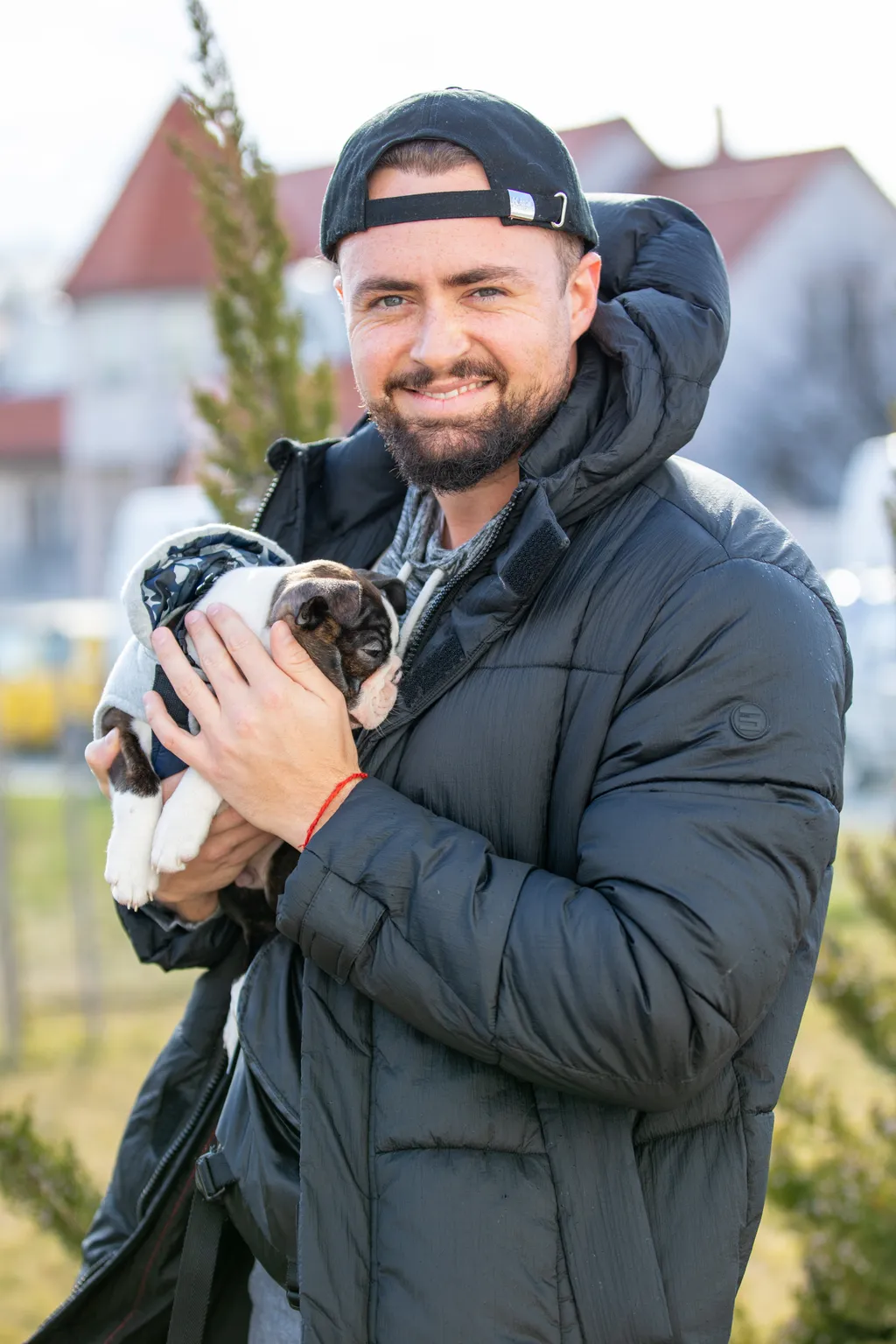 Berkes Olivér mára férfivá érett, ez pedig stílusán is meglátszik, 32 éves korára fejét kopaszra borotválta és szakállt növesztett (Fotó: Bors)