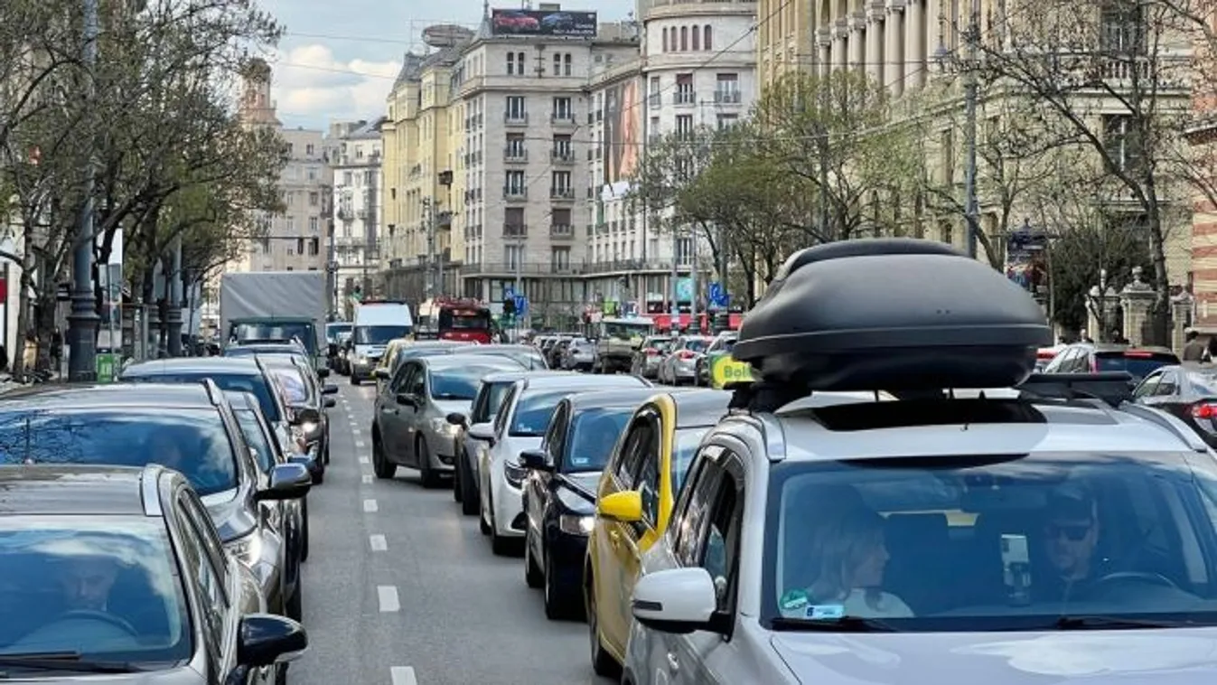 "A négy éves kislányommal este 10-re értünk haza" - A tüntetés miatt nem értek oda a szülők a gyerekeikért