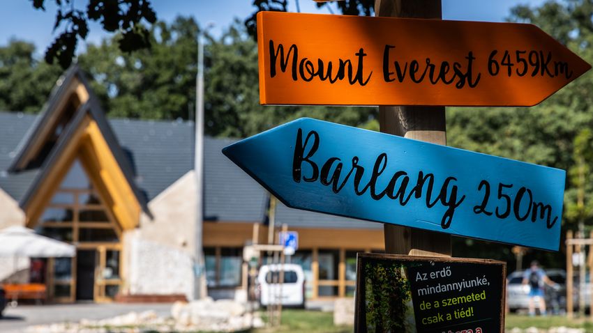 Turul-emlékmű és Szelim-barlang: túrák a Gerecsében