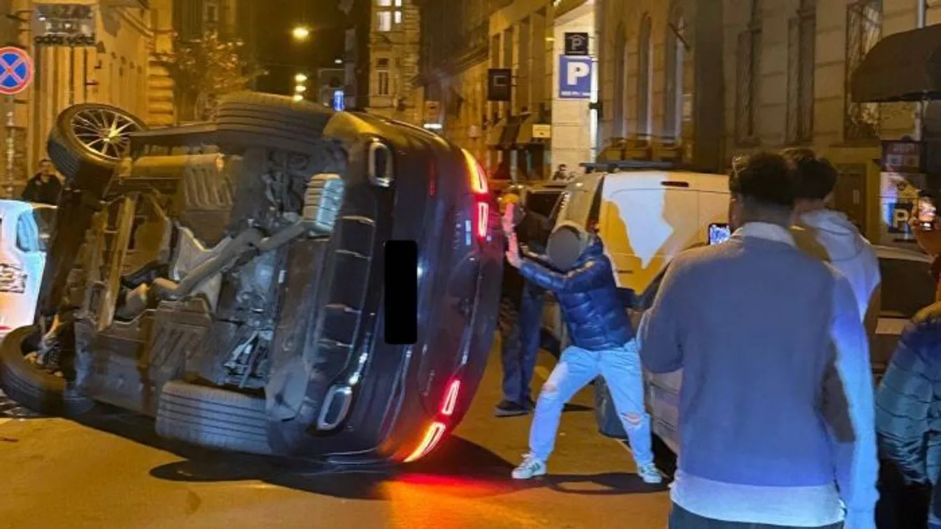 Oldalára borult Mercis a Dob utcában, fejtetőre állt taxi az Astoriánál: mi folyik Budapesten? – videó
