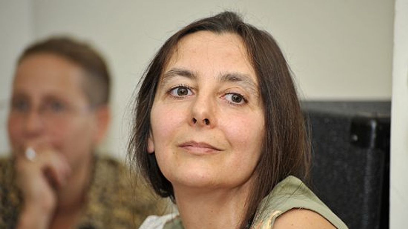Dallal köszöntik születésnapján a rács mögött lévő Geréb Ágnest