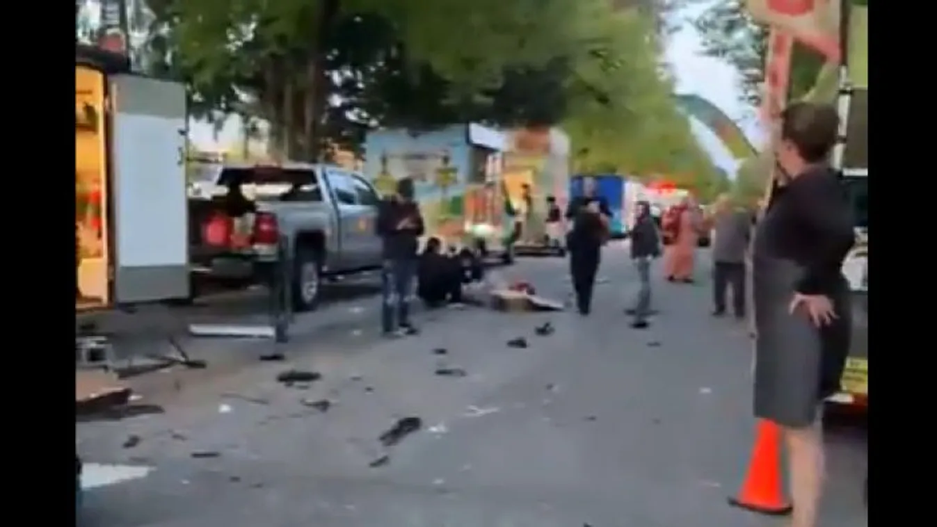Tömegbe hajtott egy autós egy utcai fesztiválon - még keresi a sérülteket a rendőrség