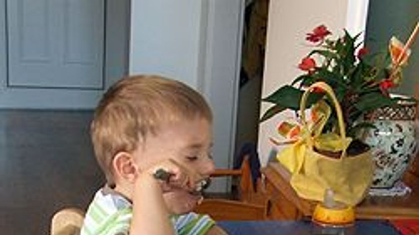 Imi az óvodában eszik