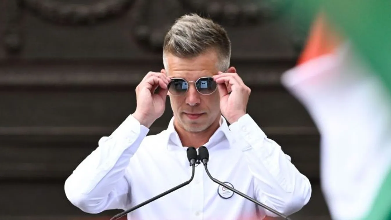 Magyar Péter csak magát mutogatta a pápa temetésén, hajzselé minden mennyiségben