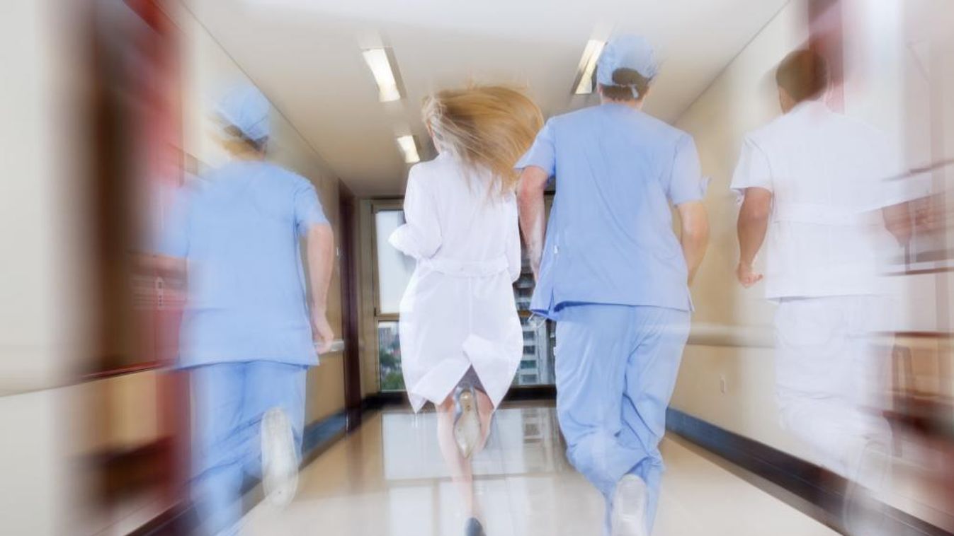 Az ügyeletes orvos szaladgált egyik szülő nőtől a másikig