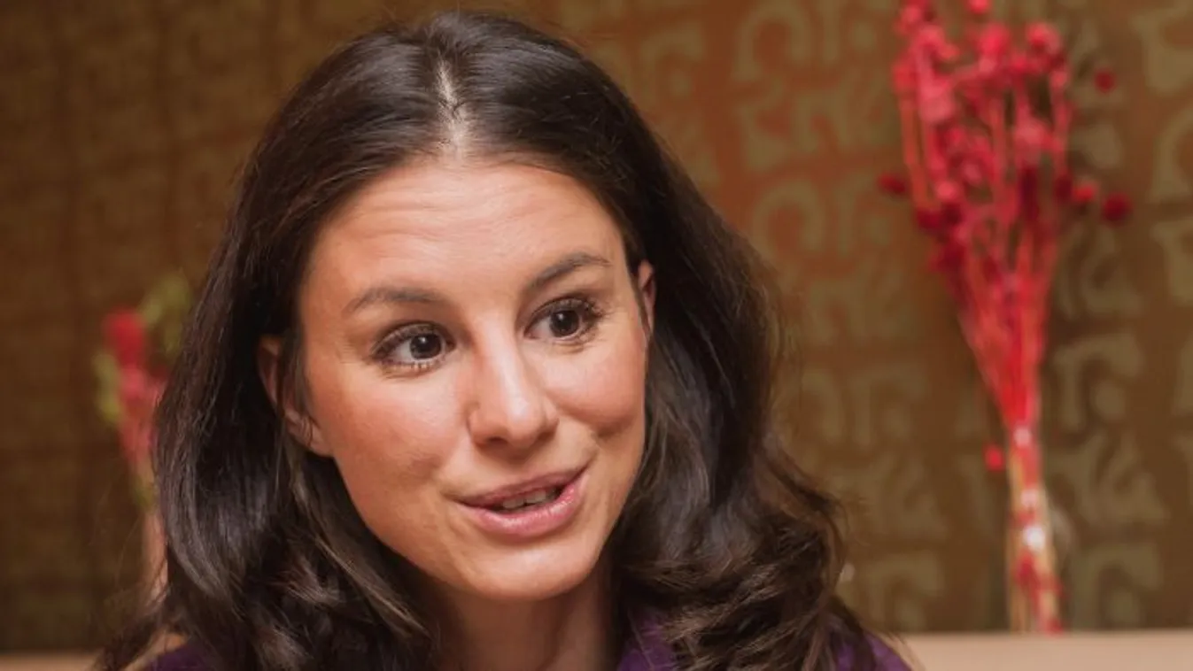Szabó Erika kisfiával elhagyta az országot