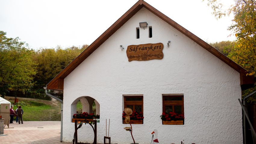 Külföldről is csodájára járnak a barlanglakásoknak