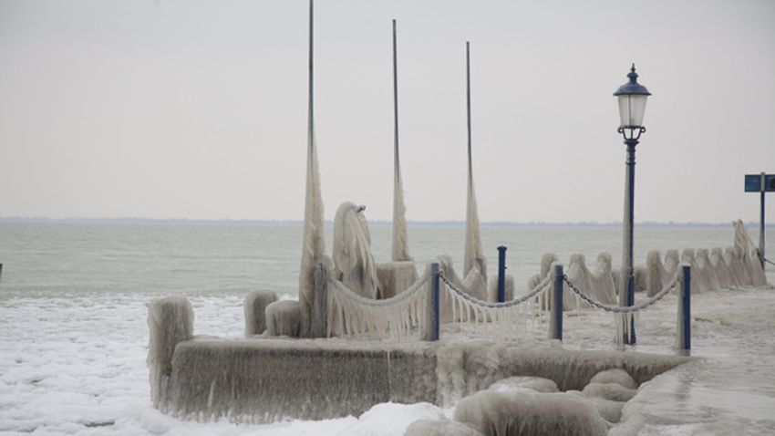 Befagyott a Balaton