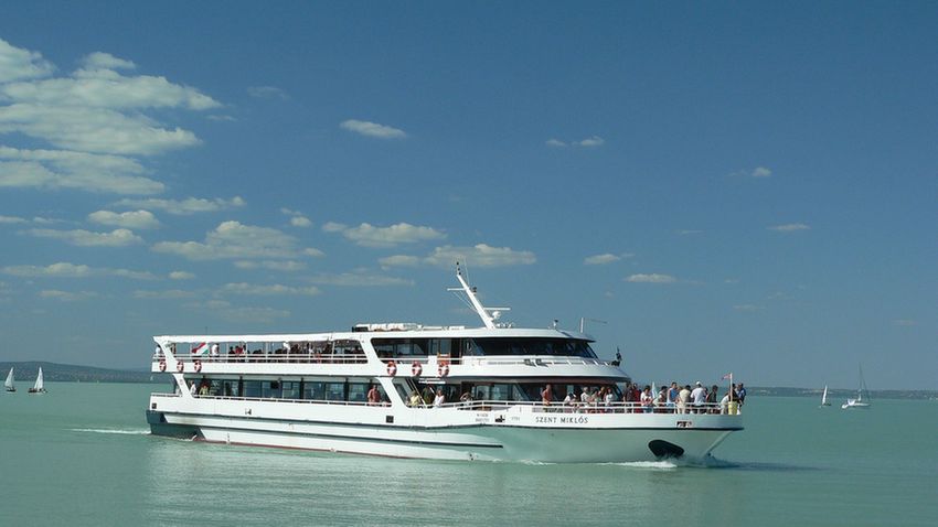 KÜLÖNLEGES HELYSZÍN A BALATONON!