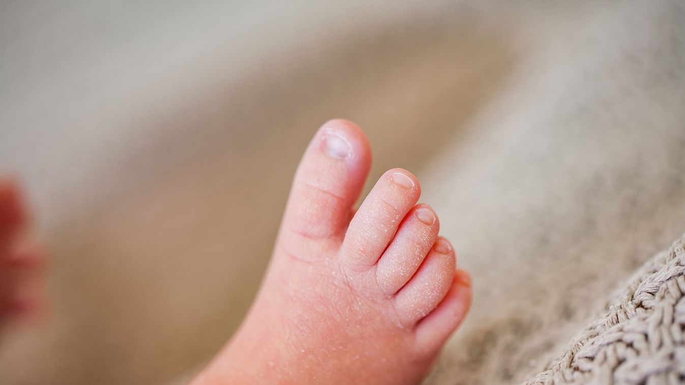 28 órás vajúdás után született meg a babám