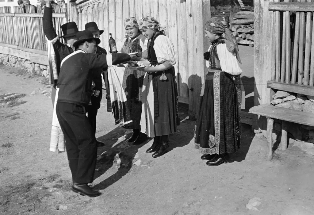 Húsvéti locsolkodás 1944-ben. 