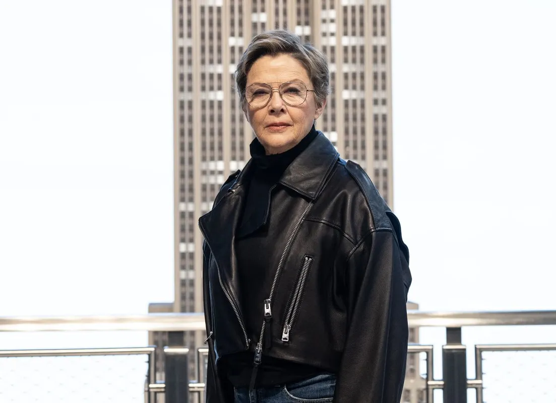 Annette Bening, Sam Neill and Jake Lacy visit the Empire State Building