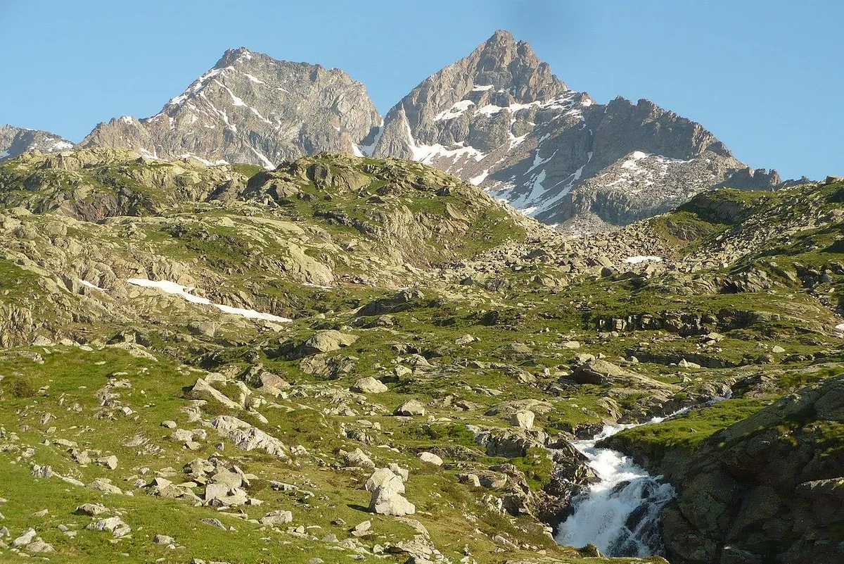 Leragadta a hegymászót a 4809 méteres, francia-olasz határon álló Mont Blanc.