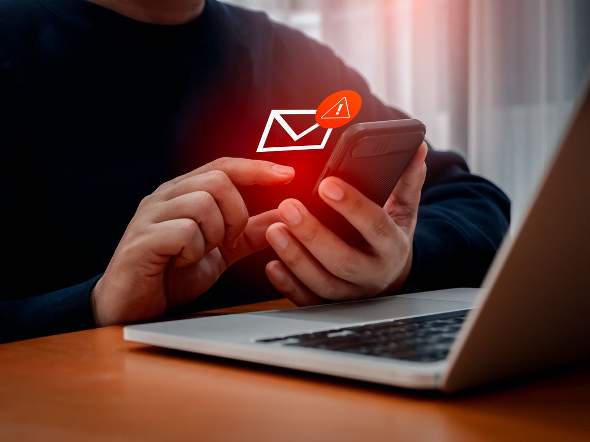 alt=Újabb figyelmeztetést adtak ki az SMS-csalók próbálkozásai miatt
