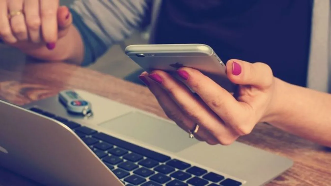Olcsóbb lesz az internetezés és a bankolás is