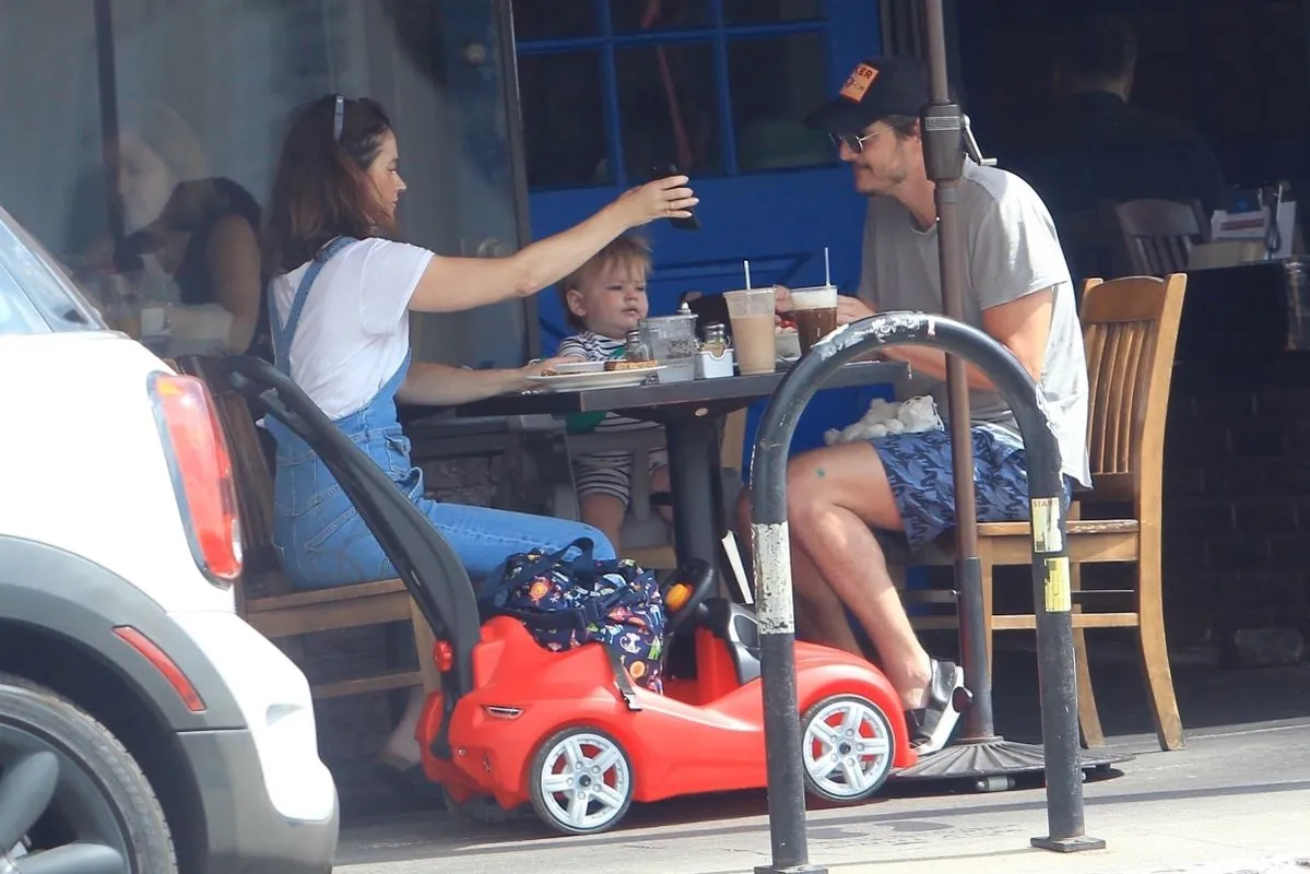 *EXCLUSIVE* Pedro Pascal and Robin Tunney have lunch at Kings Road Cafe with her son