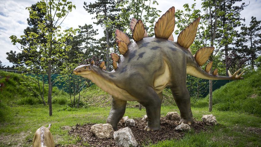 Átadták hazánk legnagyobb dinoszauruszparkját