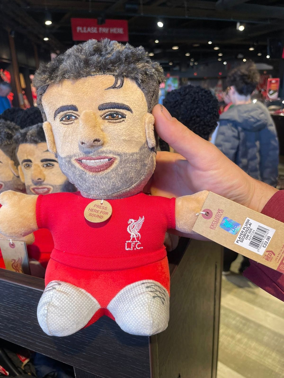 Szoboszlai Dominik plüssfigurája 22 fontért kapható a Liverpool ajnándékboltjában 