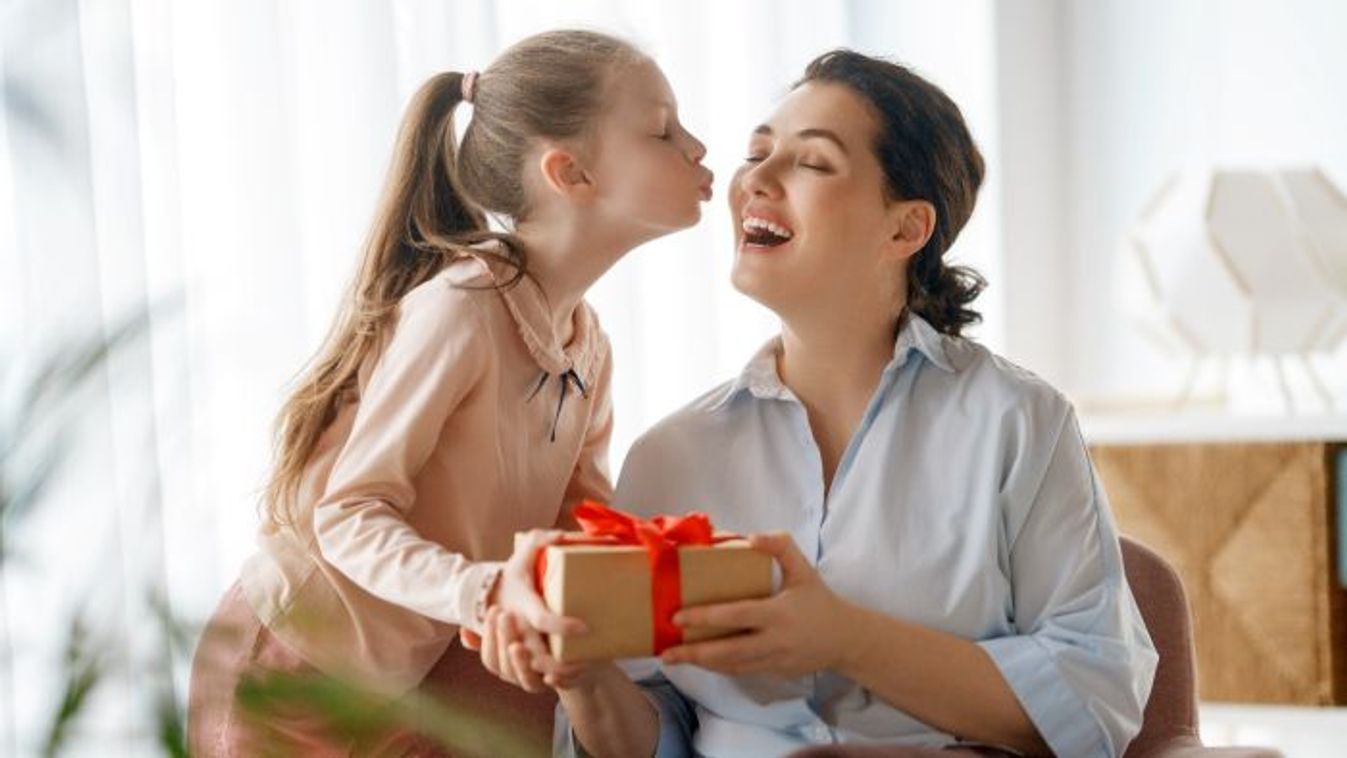 https://cdn.borsonline.hu/2025/04/ardcEQXcwHKCjQt-gciGEwGmk9JtxcLS6kE4DGFnKYQ/fill/1347/758/no/1/aHR0cHM6Ly9jbXNjZG4uYXBwLmNvbnRlbnQucHJpdmF0ZS9jb250ZW50Lzg2ODRlMzlhM2Q5MDQ5YWViZWQwZmQ2ZDVhZmI1NDVh.jpg
