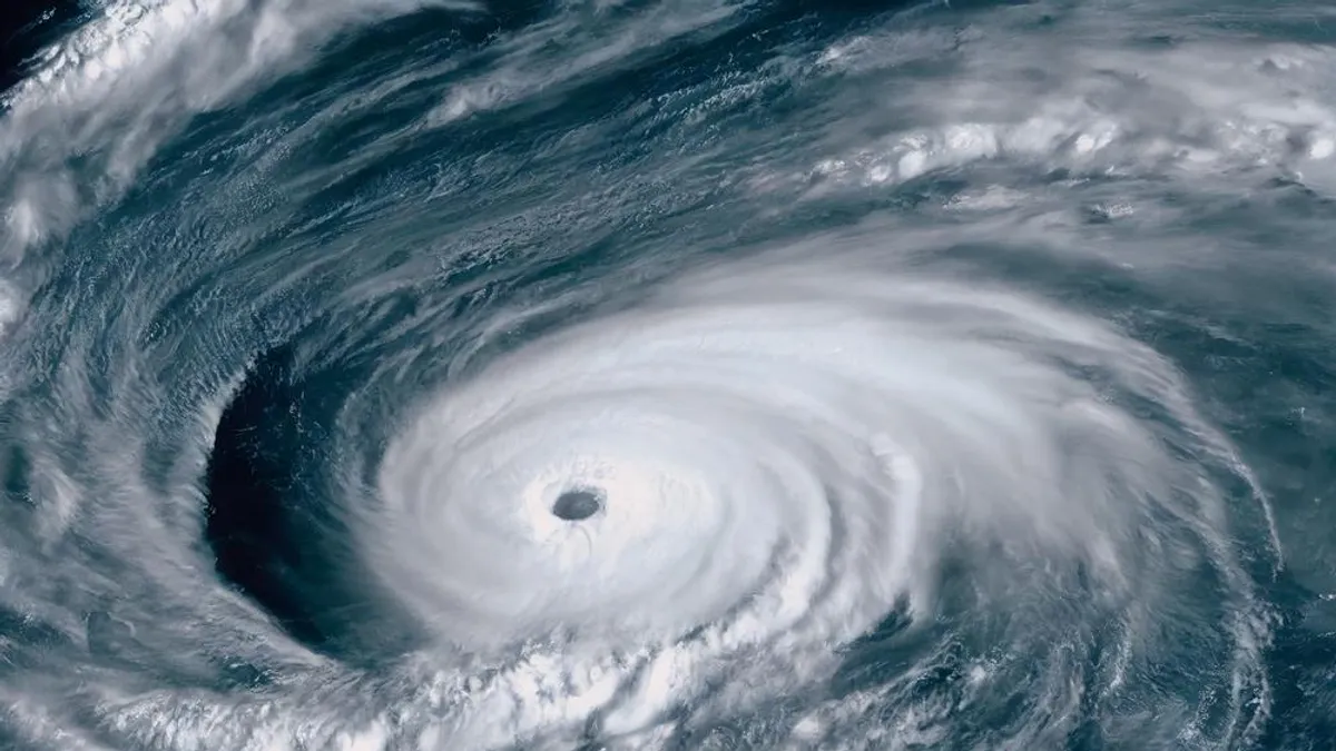 Kiadták a figyelmeztetést a meteorológusok, brutális, mi közelít