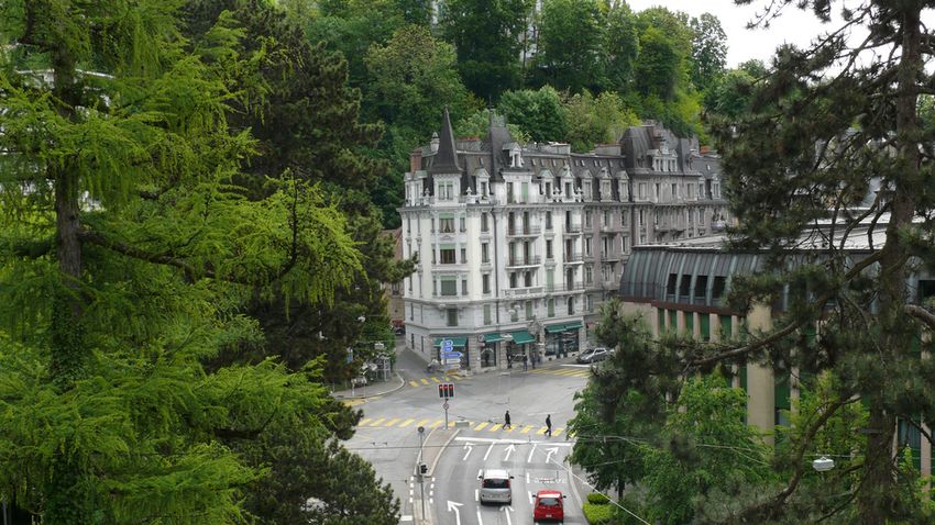 Lausanne a lépcsők, a kávékapszulák és a hegyre futó metró városa - Galéria