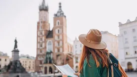 Egyedül utazol nőként? Így védd meg magad!