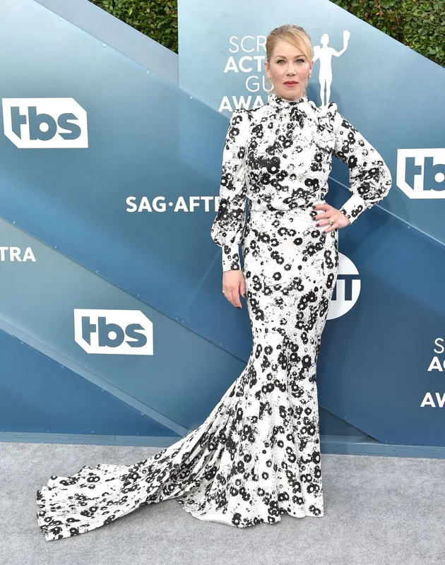 Christina Applegate 2021-ben osztotta meg a nyilvánossággal, hogy szklerózis multiplex betegséget diagnosztizáltak nála