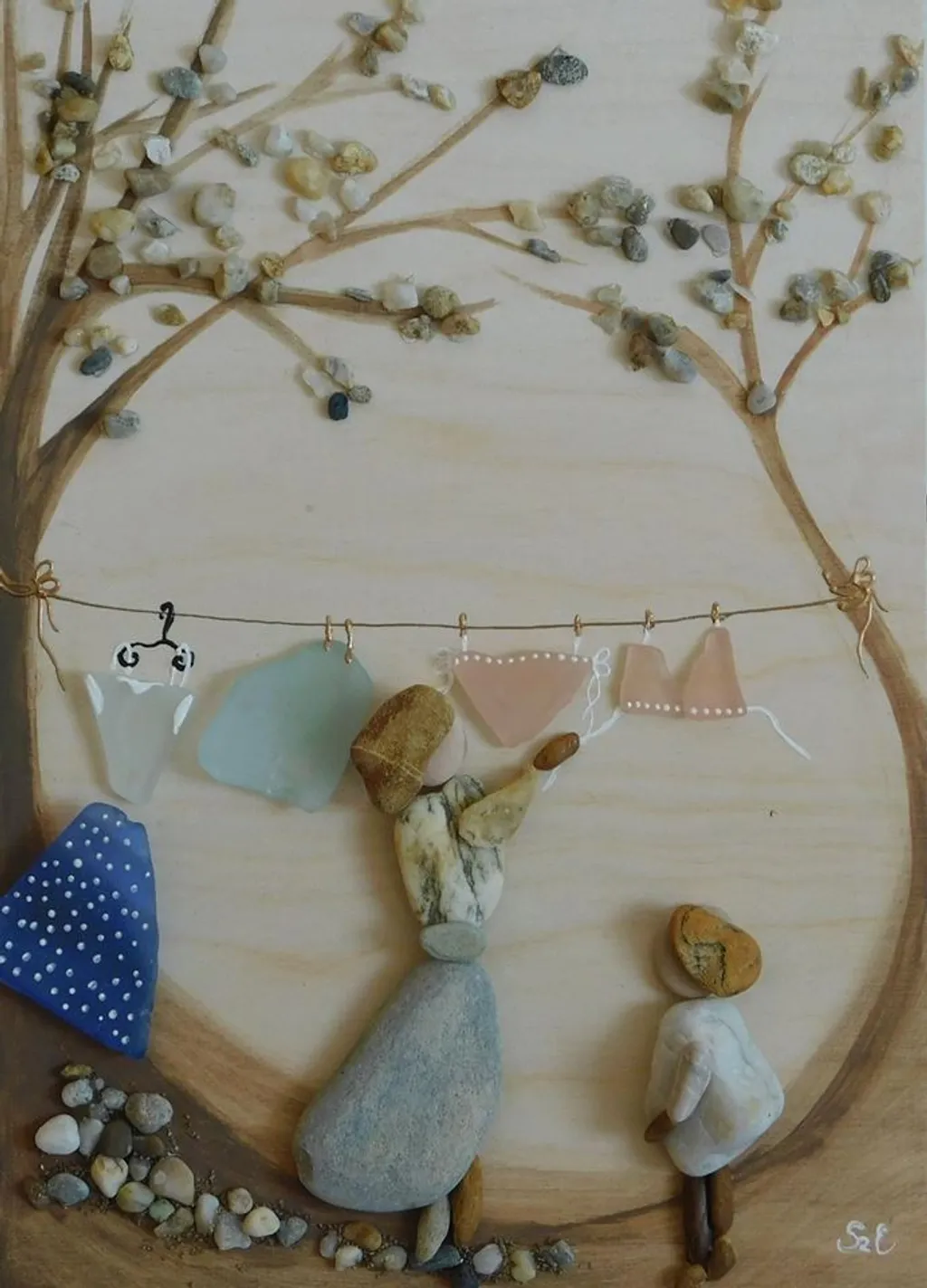Forrás: Szilajka Erzsébet Kavicsművészet, Kavicsképek, Pebble Art / Facebook 