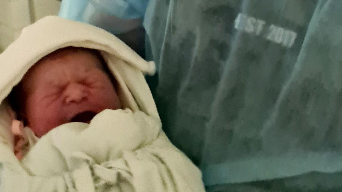 Negyvenévesen, három óra alatt szültem meg az első babámat