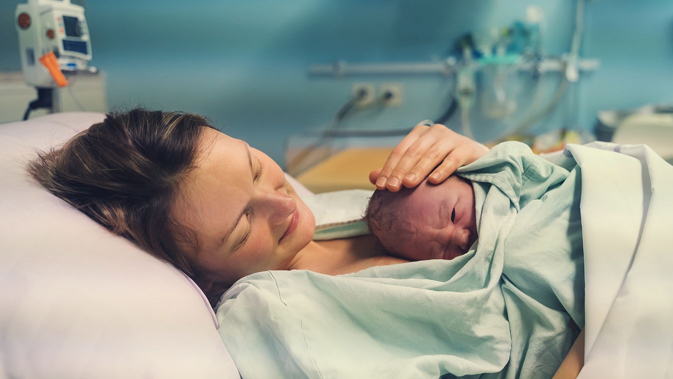 Az aneszteziológus simogatta a fejem a császár alatt