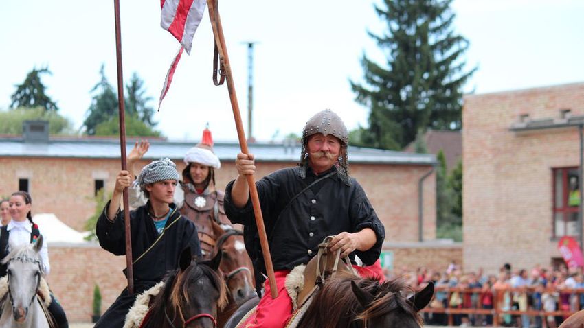 Átadták a Lovagi Tornák Terét Miskolcon