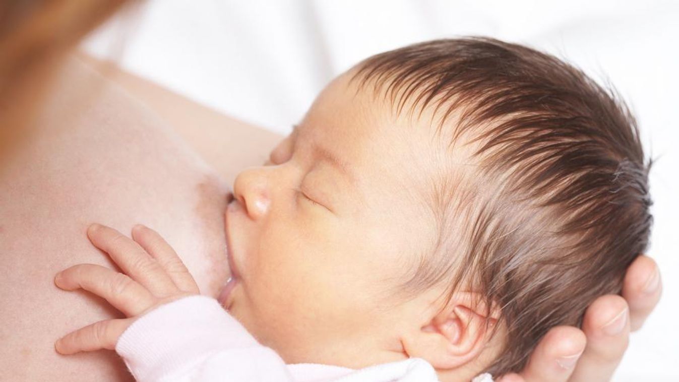 Terhesen, kis mellből és vérhólyagos mellel is lehet szoptatni