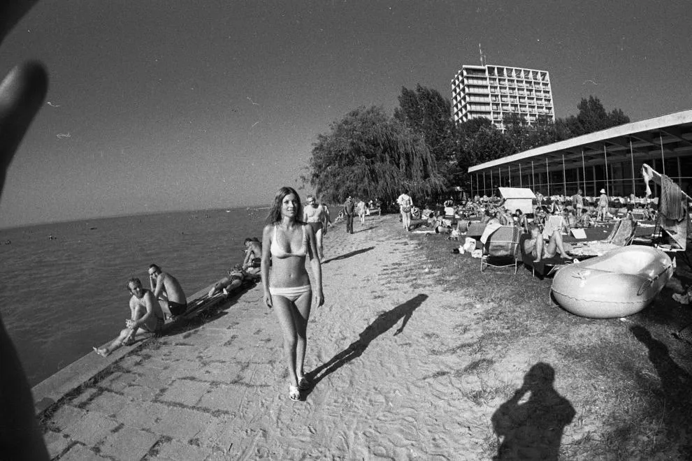 kvíz, retro, retro kvíz, Balaton, balatoni nyaralás, lány, fürdőruha, nő