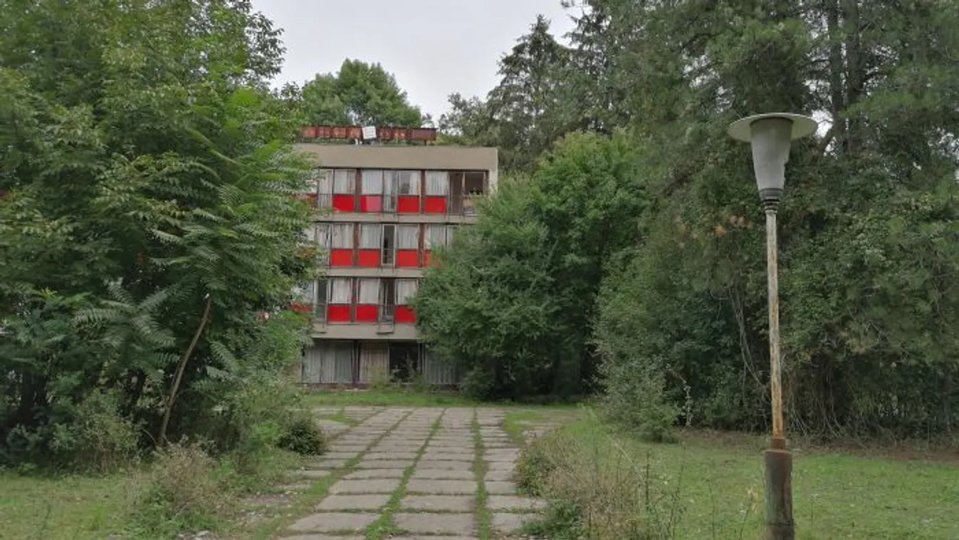 Titkos széf és újságok: mindent hátrahagyva tűntek el a Pest vármegyei hotel vendégei