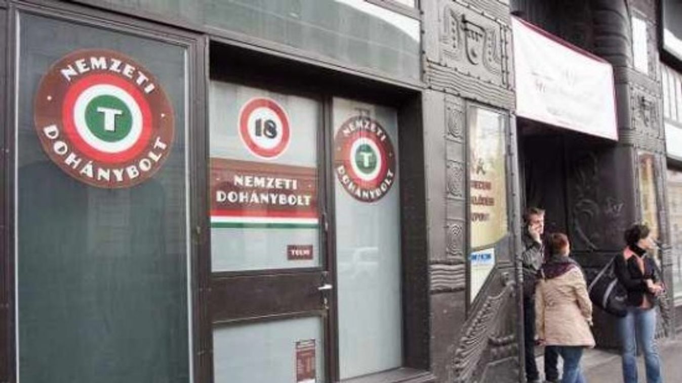 Néni, tetszik nekem venni egy doboz cigit?