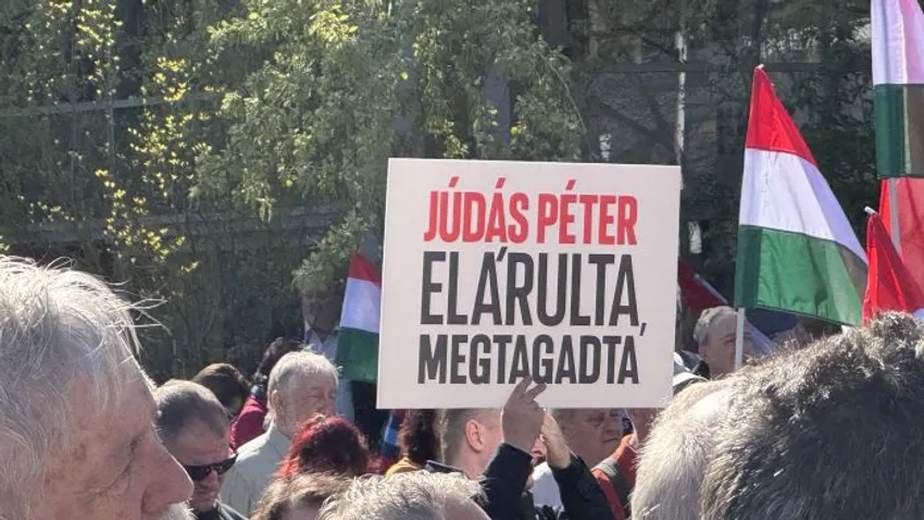 Rengetegen voltak a Tisza Párt elleni tüntetésen