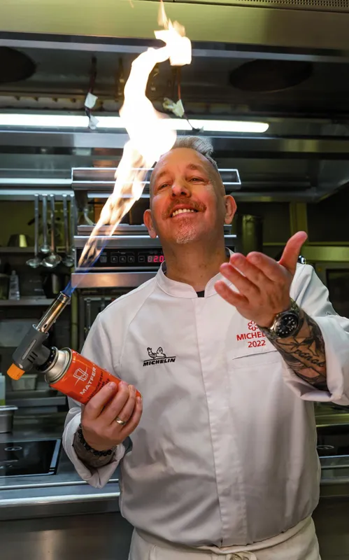Sárközi Ákos hot! magazin