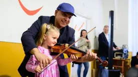 „Az őszinte mosolyuk volt a legszebb köszönet” - Mága Zoltán rengeteg családot tett boldoggá