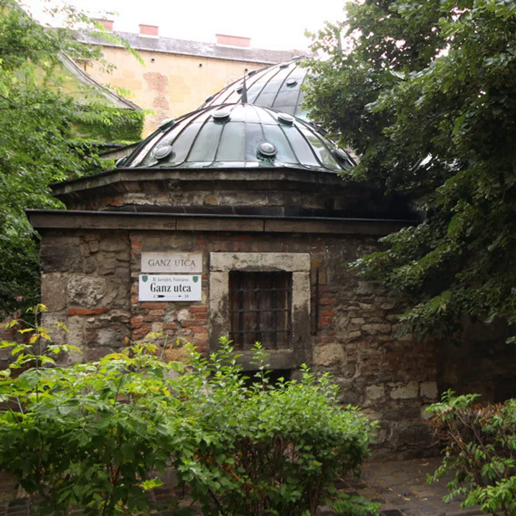 kiralyfurdo.hu 