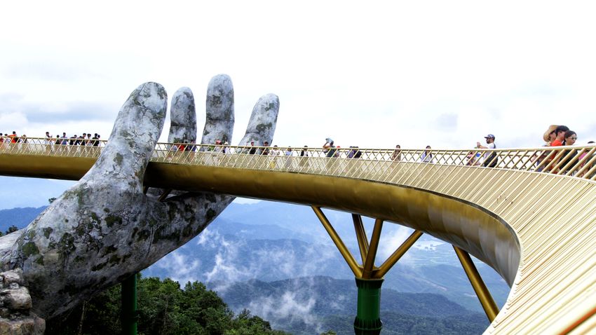 Vietnam új attrakciója, az Aranyhíd