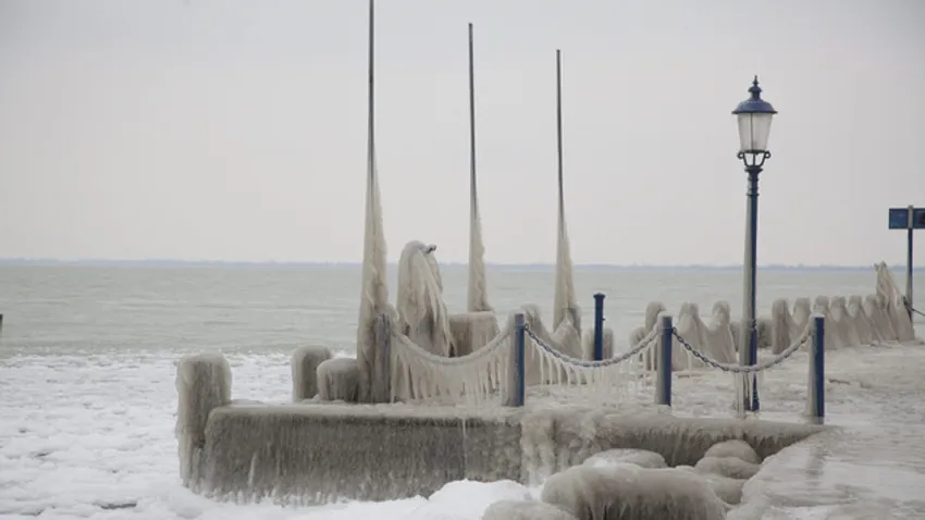 Befagyott a Balaton